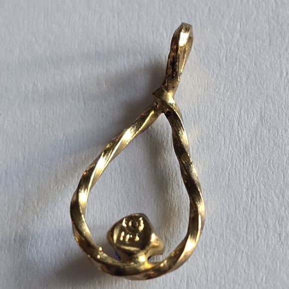 Vintage pendant blue gem gold tone Teardrop shaped dainty small - Picture 8 of 8